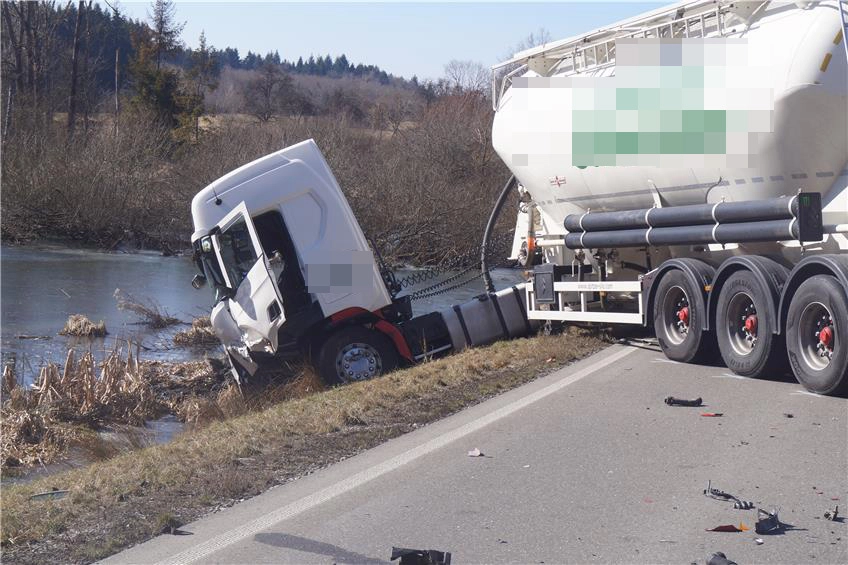 Schwerer Unfall zwischen Schömberg und Neukirch: 64-Jähriger stirbt