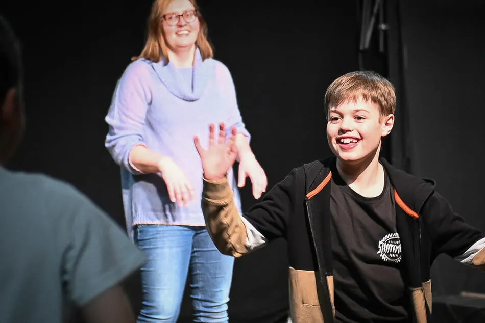 Theaterkids: Schmachten und schocken mit Telefonbüchern