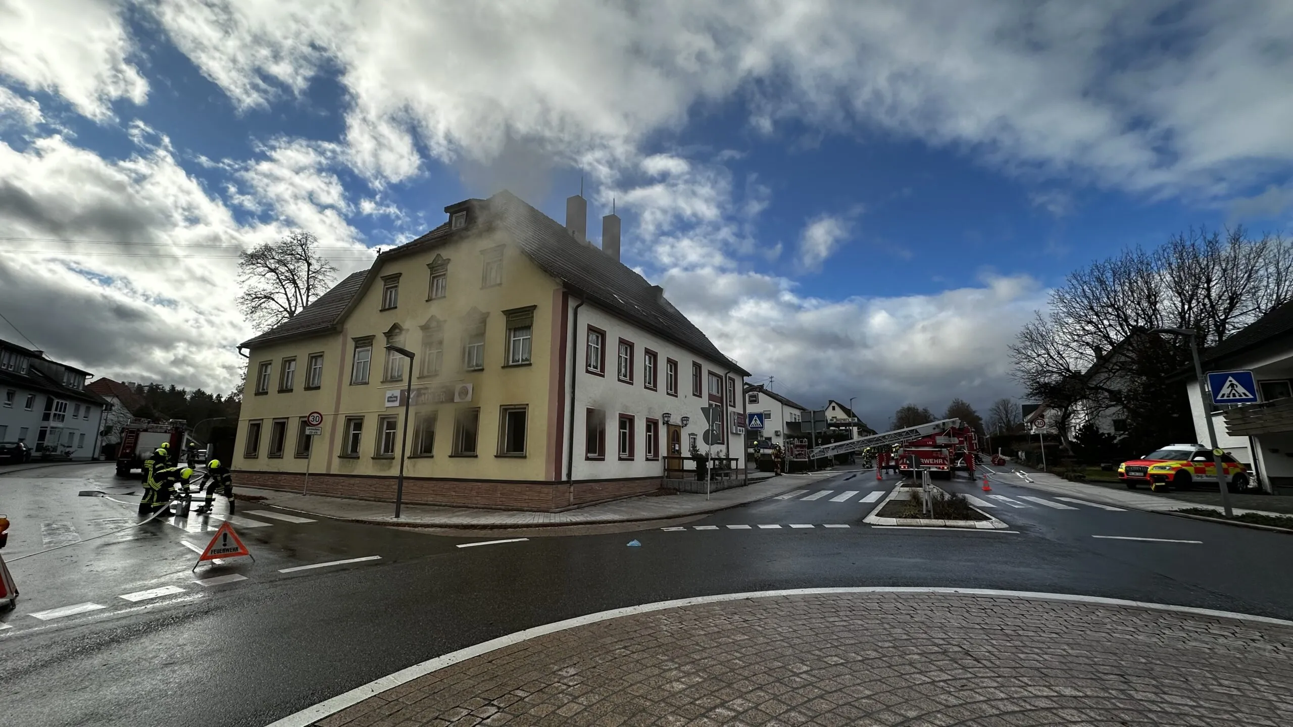 Ausgebrannt: Feuer frisst sich durch den Adler in Zimmern – 500.000 Euro Schaden