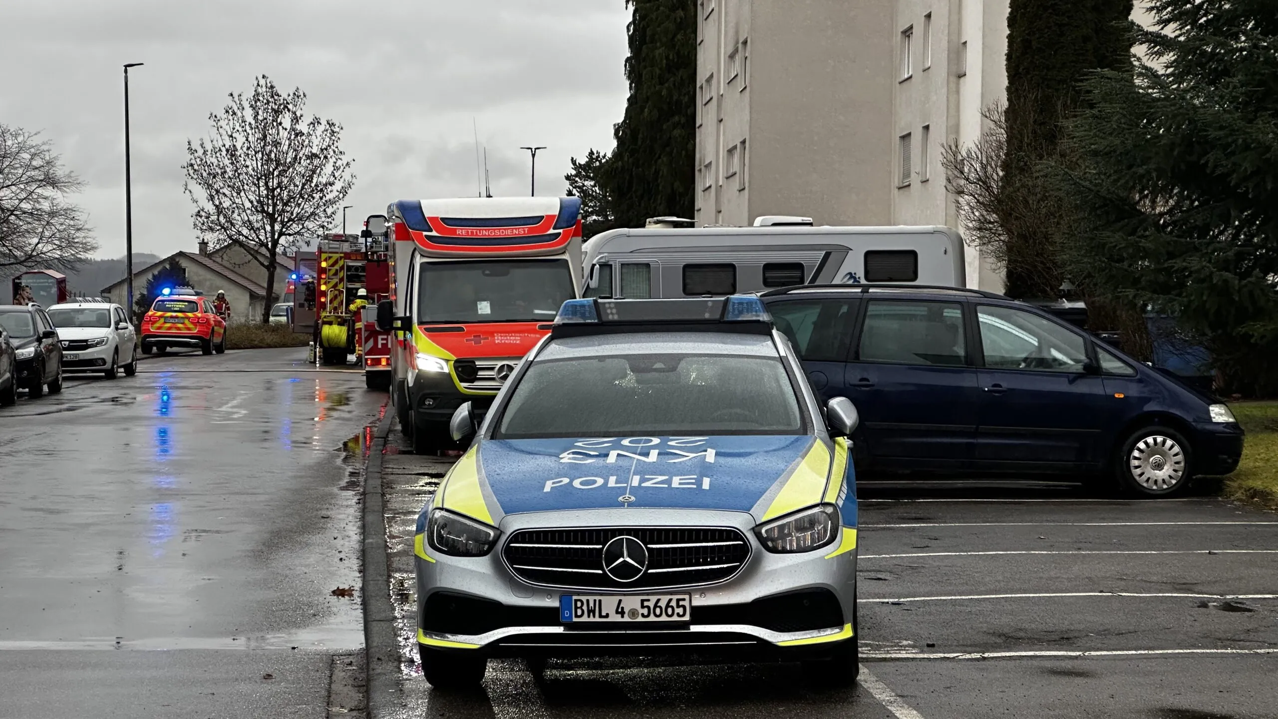 Wohnung verraucht: Feuerwehreinsatz in Mehrfamilienhaus in Rottweil