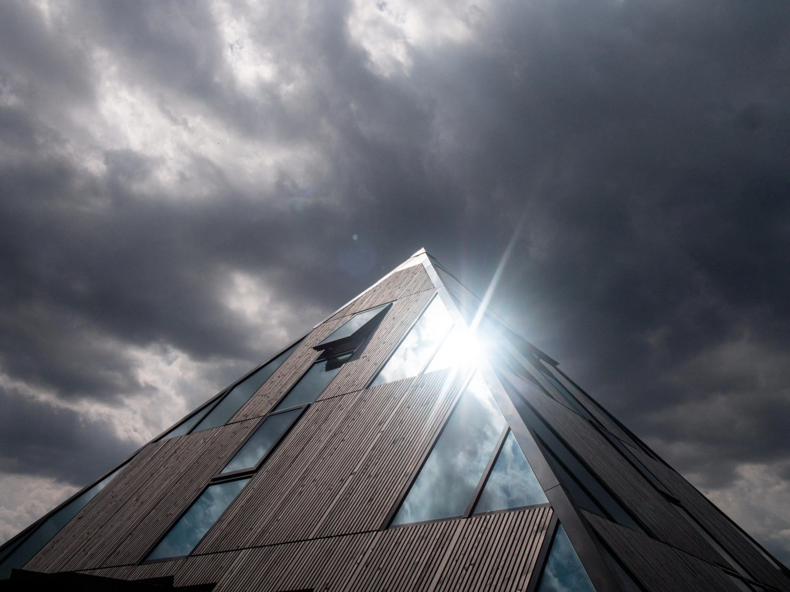 keh pyramide außenansicht bewölkt©martin mannweiler