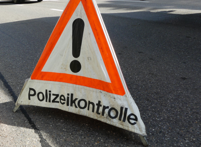 polizeikontrolle schild symboldk 310724 (6)