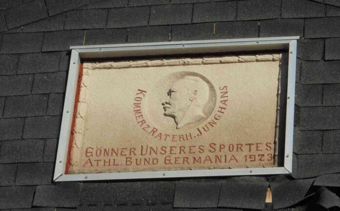 athletenhalle mit erhard junghans plakette dk 191123 (6)