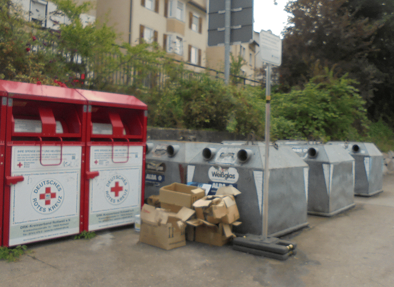 schweizer parkplatz müll am tag dk 270724