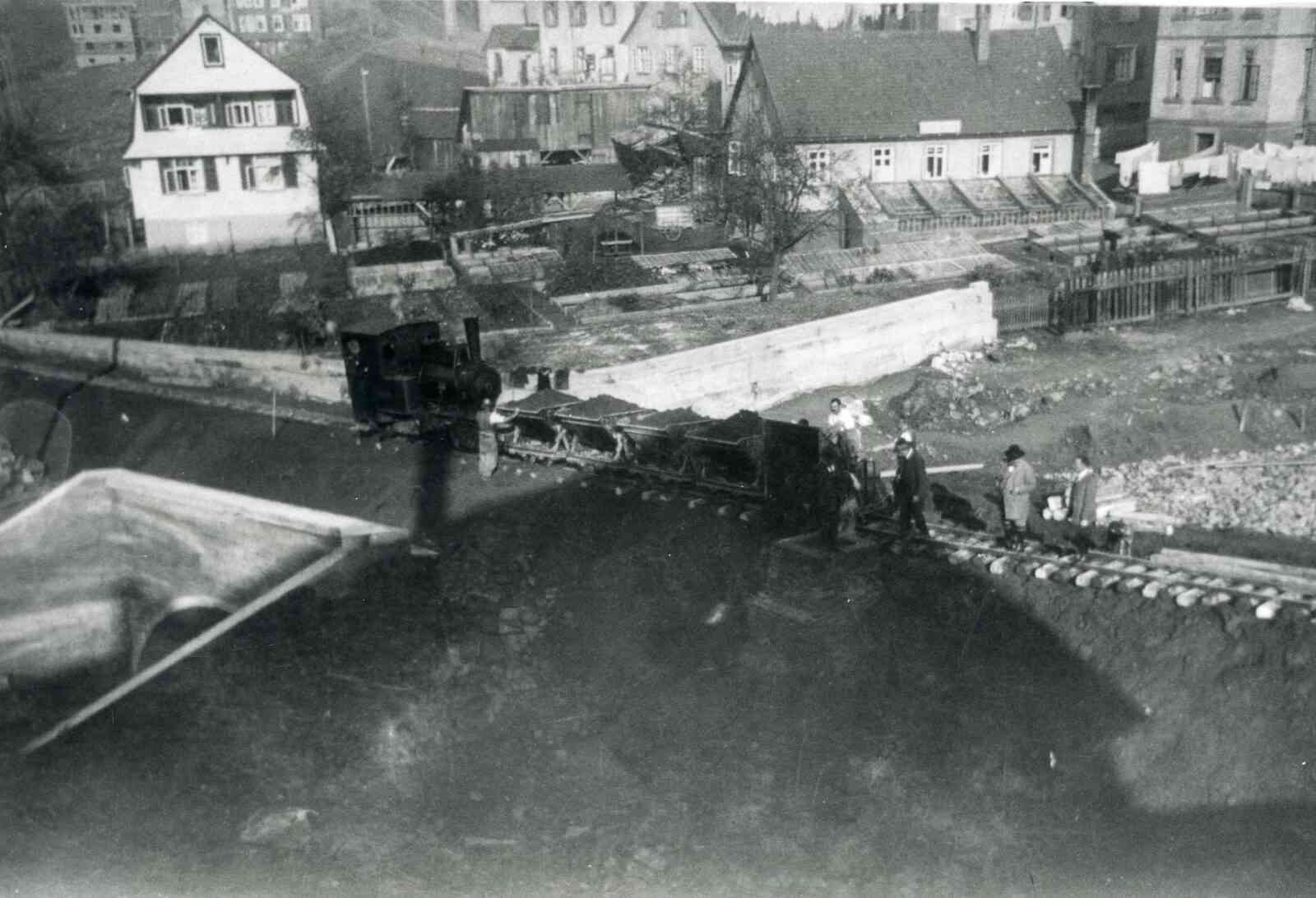 1926 beim bau der graf von bissingen straße, über die ab 1928 die h.a.u. waren zum bahnhof transportierte