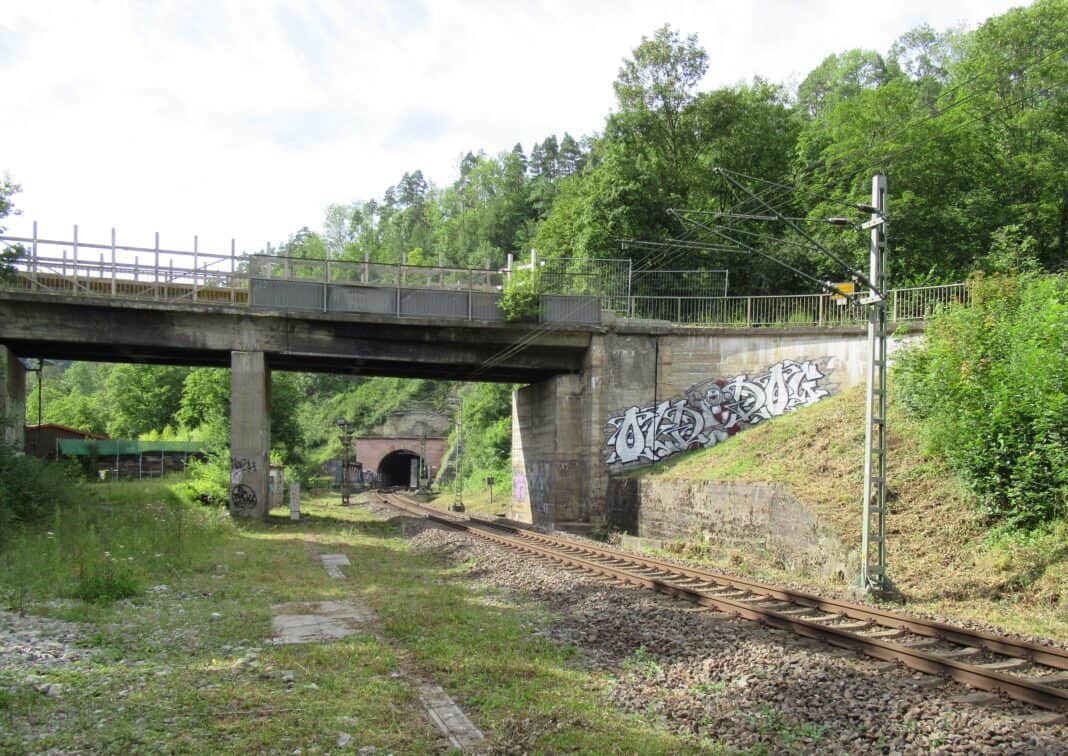 brücke bahngleise neckartal duttenhoferbrücke