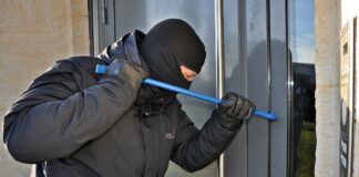 burglar 3718381 1280